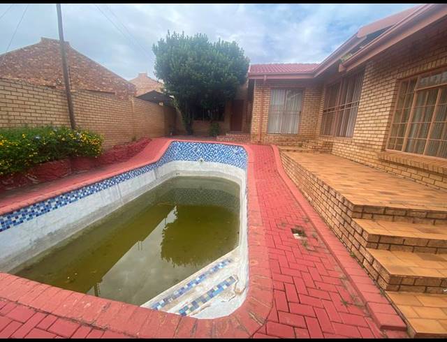 4 BEDROOM HOUSE FOR SALE IN EASTDENE